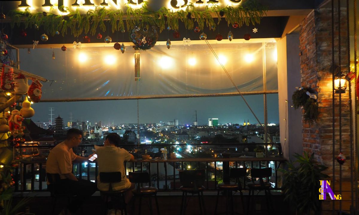 12+ Quán cafe sân thượng (Rooftop) ở Sài Gòn cực chill 11 Rooftop Tháng Sáu