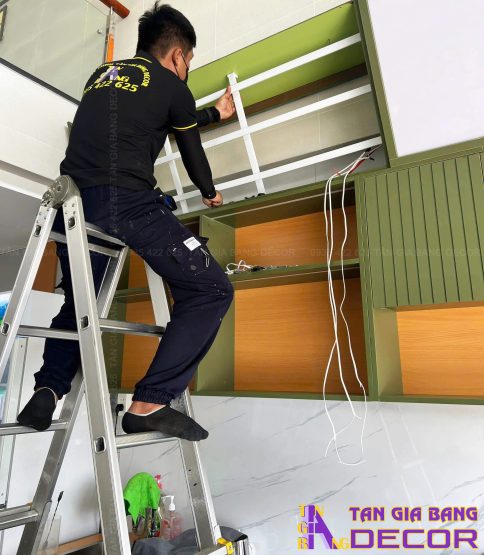 Thi công kệ tủ quán trà sữa tại Long An