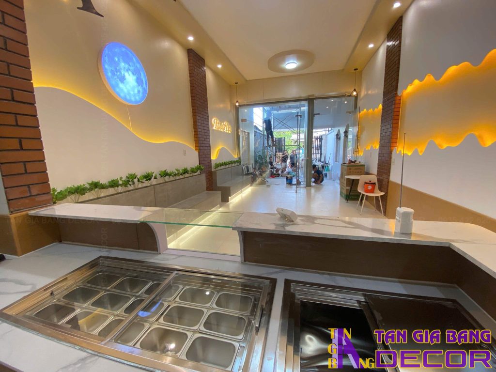 Thiết kế quán trà sữa Tina Tea ở Sóc Trăng 11 Hình ảnh thực tế quầy pha chế quán trà sữa Tina Tea tại Sóc Trăng