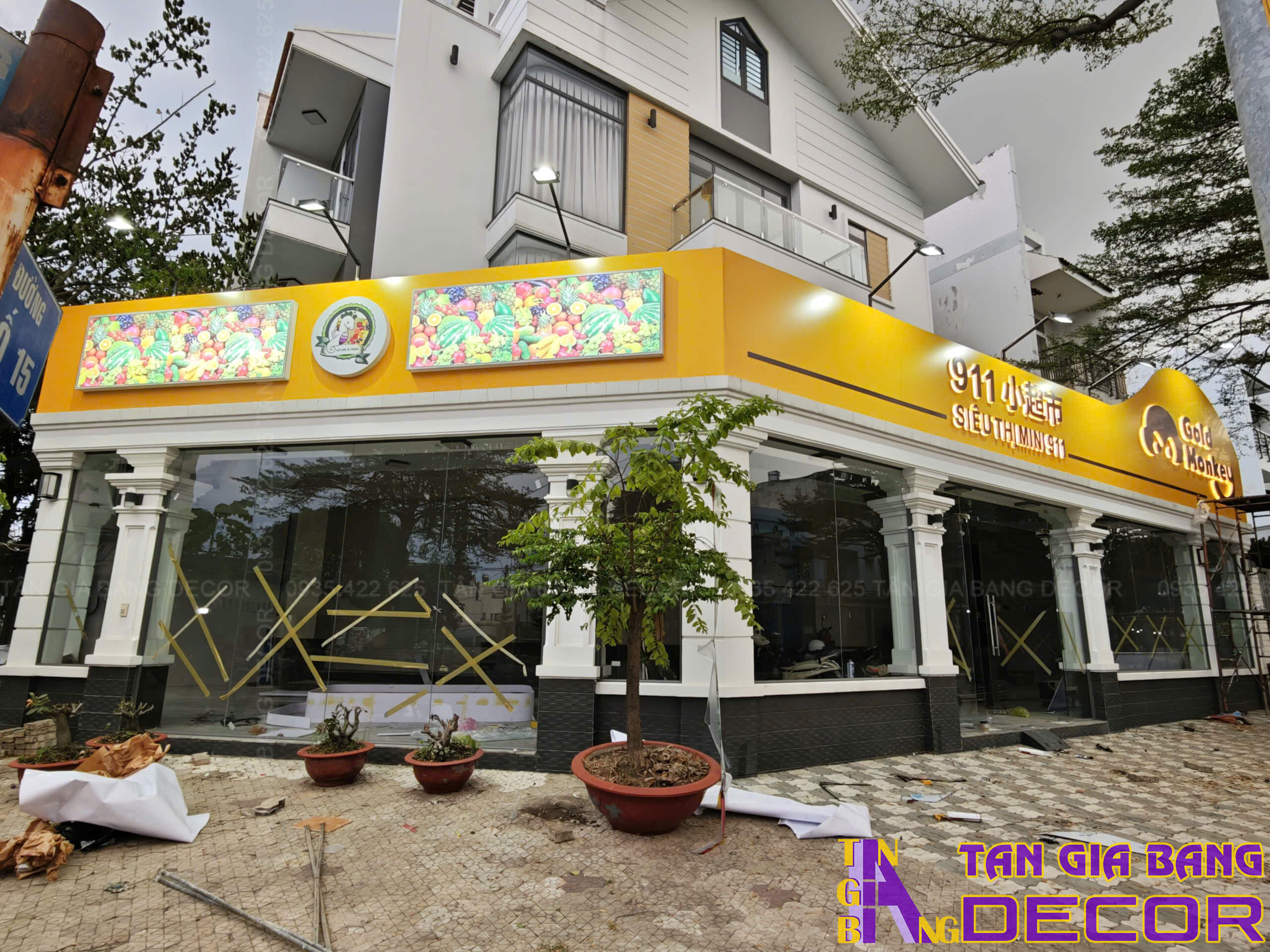 thi cong bang hieu sieu thi ket hop quan cafe o thu duc