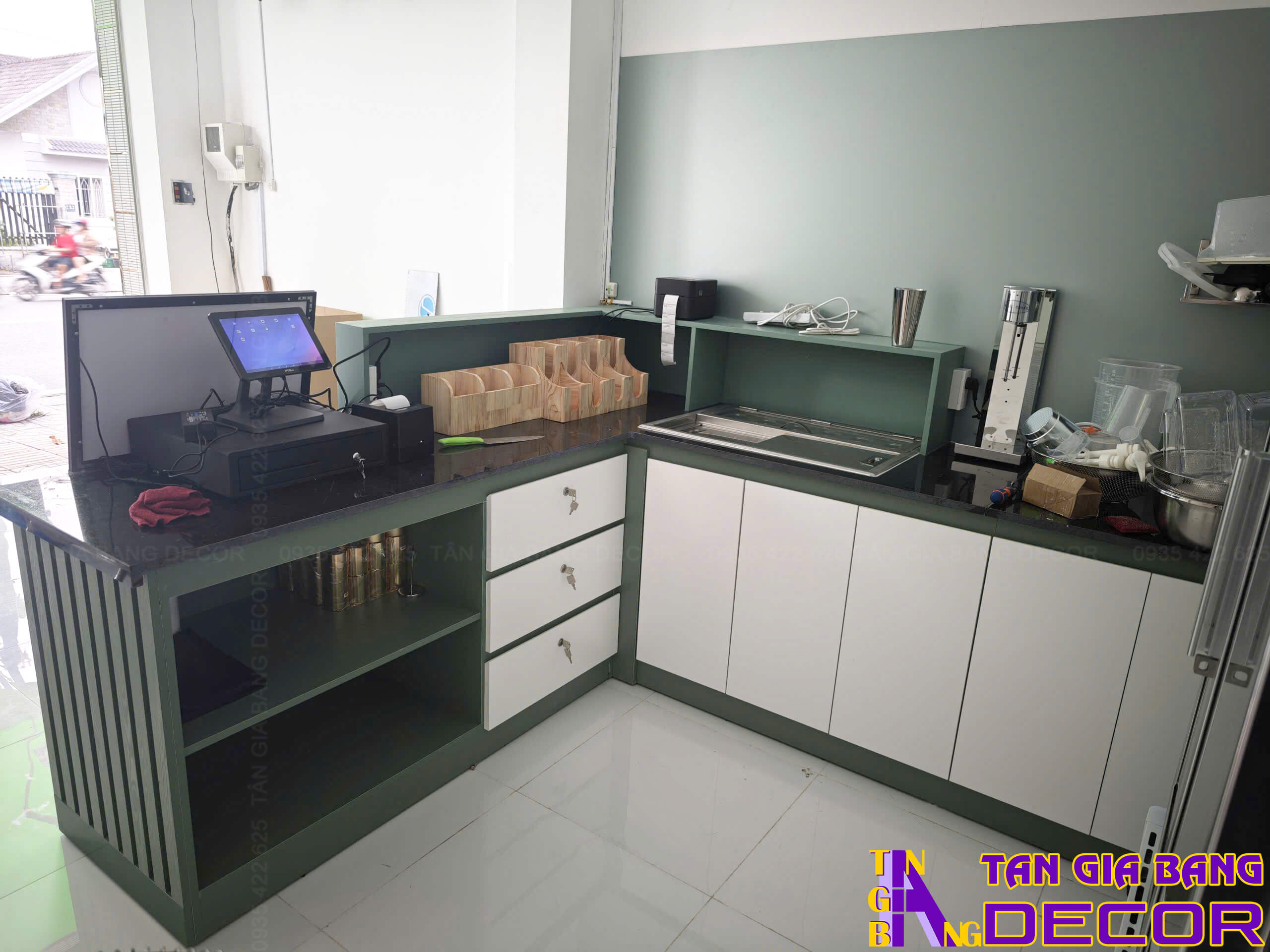 Thi công hoàn thiện tiệm trà Soli chi nhánh Hóc Môn 6 hinh anh thuc te quay pha che tiem tra soli