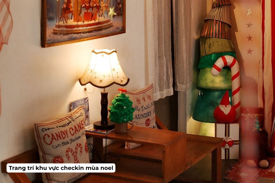 Ý tưởng trang trí Noel cho quán Cafe đẹp, hút khách năm 2026 12 Decor khu vực checkin cho quán Cafe mùa noel