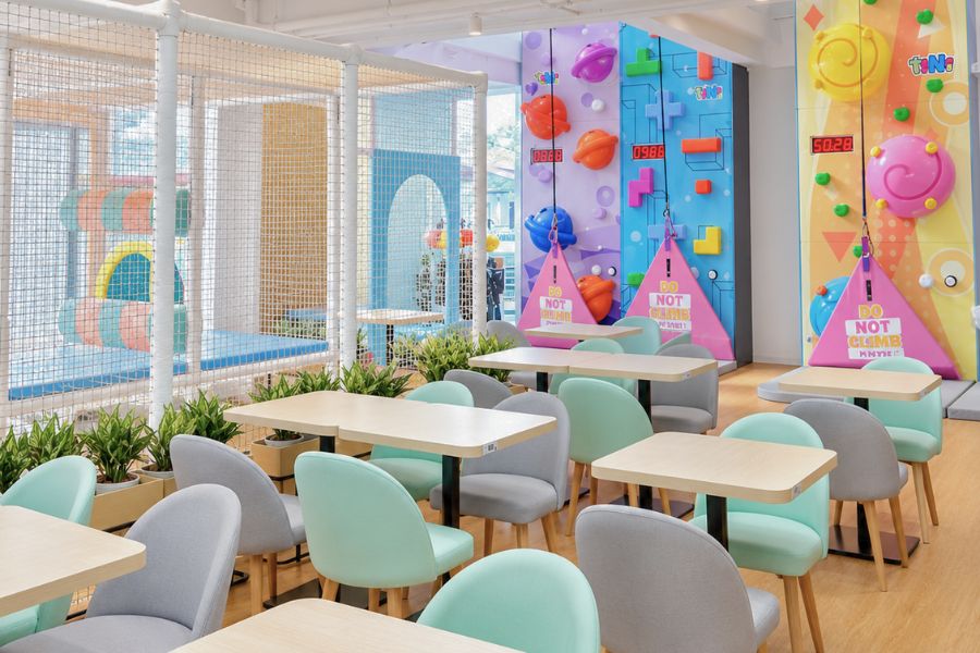 Thiết Kế Cafe Kết Hợp Khu Vui Chơi Trẻ Em: Mẫu & Chi Phí 10 Mẫu thiết kế quán cafe kết hợp khu vui chơi trẻ em - Mẫu 7